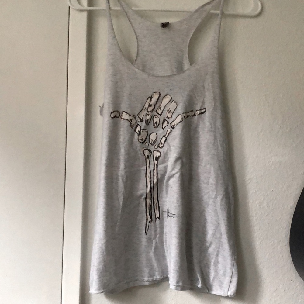 Skeleton surfs up tank